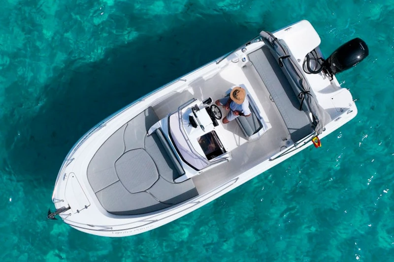 Boote mit Führerschein / Q670 Atlas (8-10p)