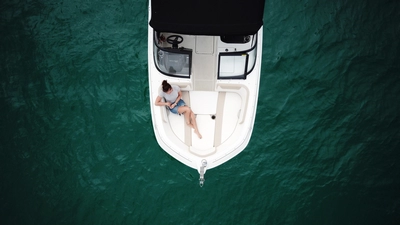 Boote mit Führerschein / F700 VR6 (8p)