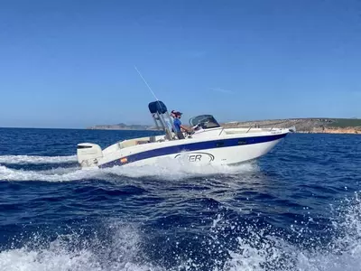 Boote mit Skipper / JS780 Saver (9p)