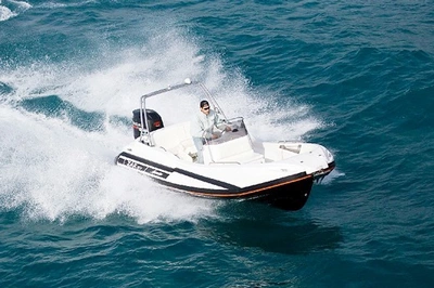 Boote mit Skipper / S057 Smile-7 (6p)