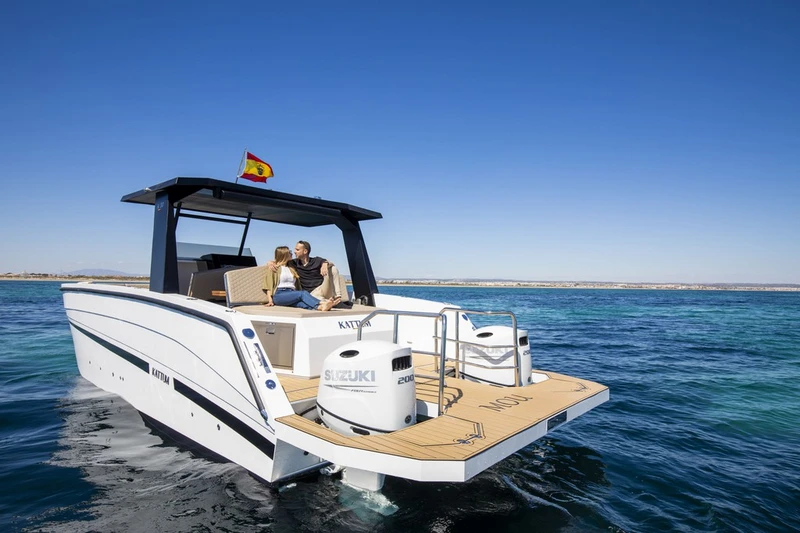 Boote mit Skipper / SK30 Smile-K30 (12p)